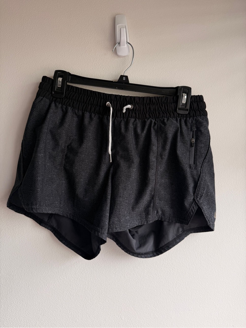 Vuori Heather Gray Lined Running Shorts Zip Pocket Drawstring Estimated Size M